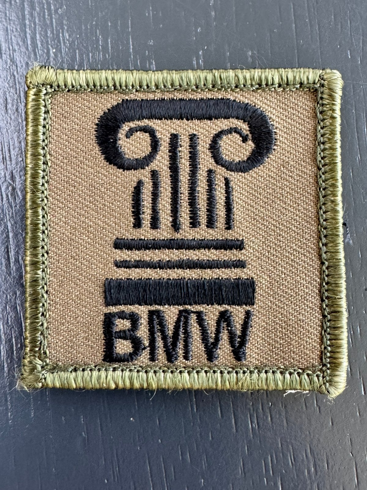 KL Borstembleem BMW, Ophalen of Verzenden, Landmacht, Nederland, Embleem of Badge