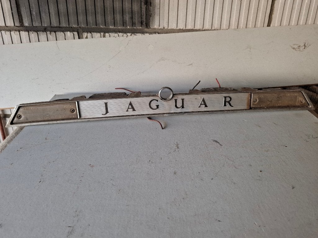 Jaguar XJS V12 embleem, Ophalen of Verzenden, Gebruikt, Jaguar