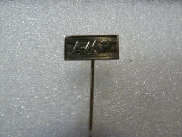 Vintage Speldje / Pin met 'A/AP' logo, Ophalen of Verzenden, Gebruikt, Overige onderwerpen, Speldje of Pin
