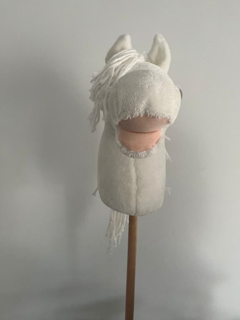 Hobbyhorse wit met hoofstel, Kinderen en Baby's, Speelgoed | Hobbelfiguren, Ophalen of Verzenden