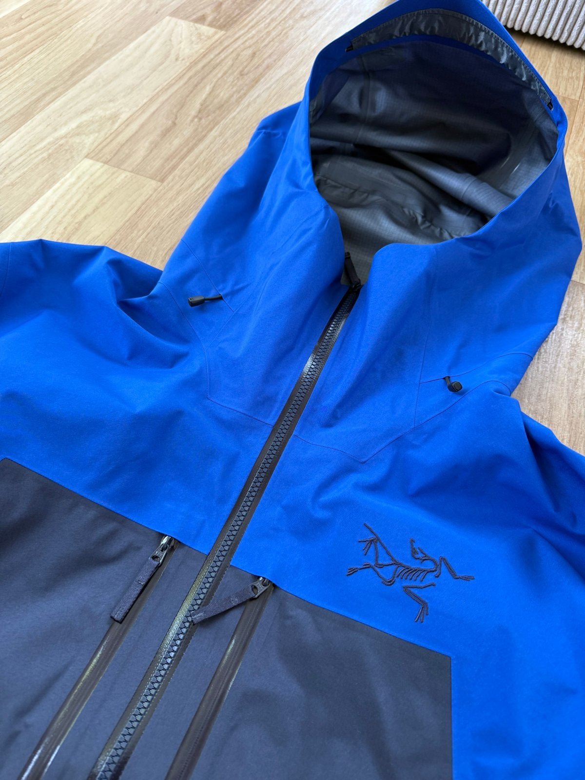 Arc'teryx Rush Jacket M (maat L) - Nieuw met labels, Ophalen of Verzenden, Nieuw, Maat 52/54 (L), Blauw