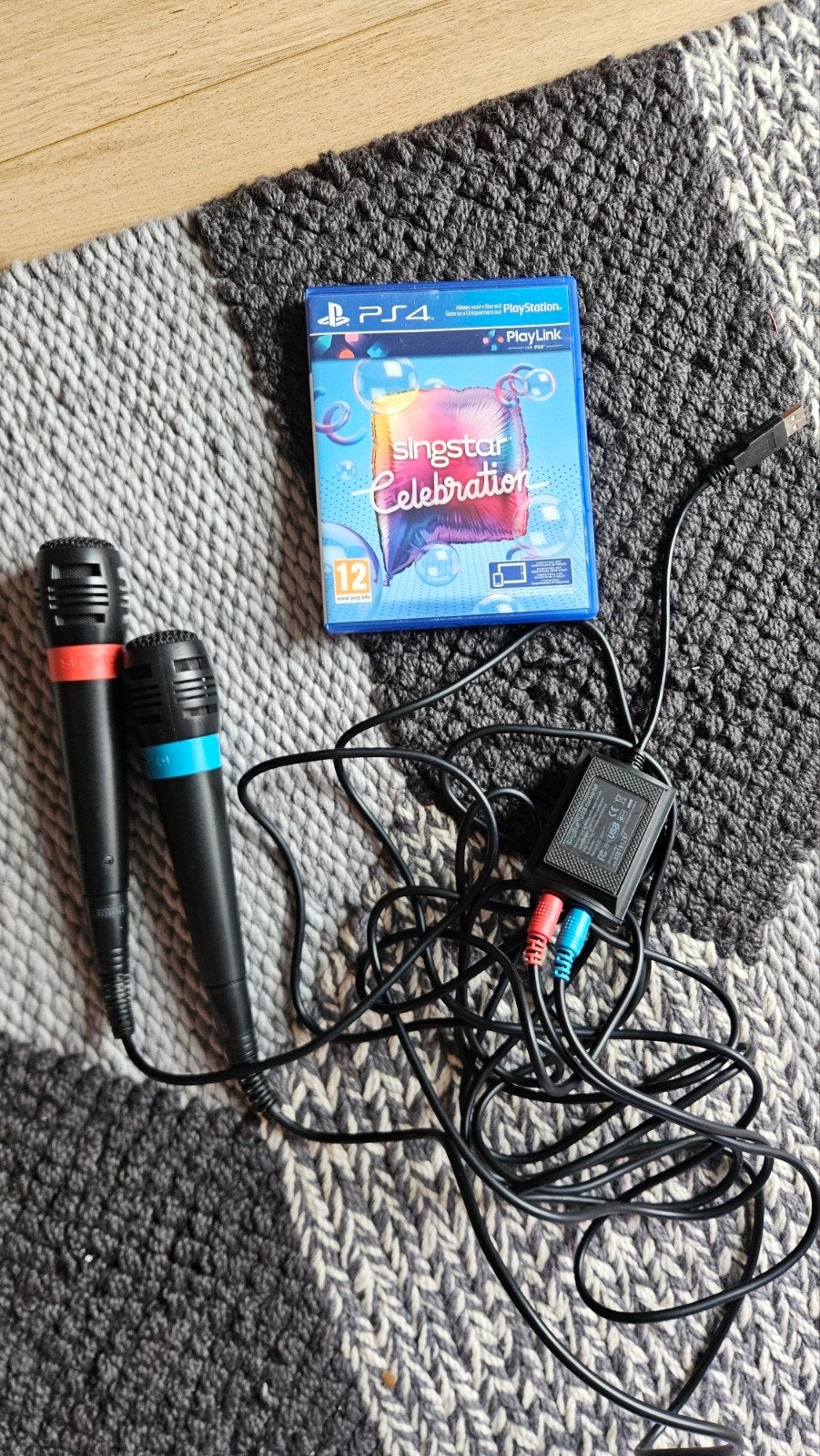 SingStar Celebration PS4 met 2 microfoons, Ophalen of Verzenden, Gebruikt, Zwart, Met games