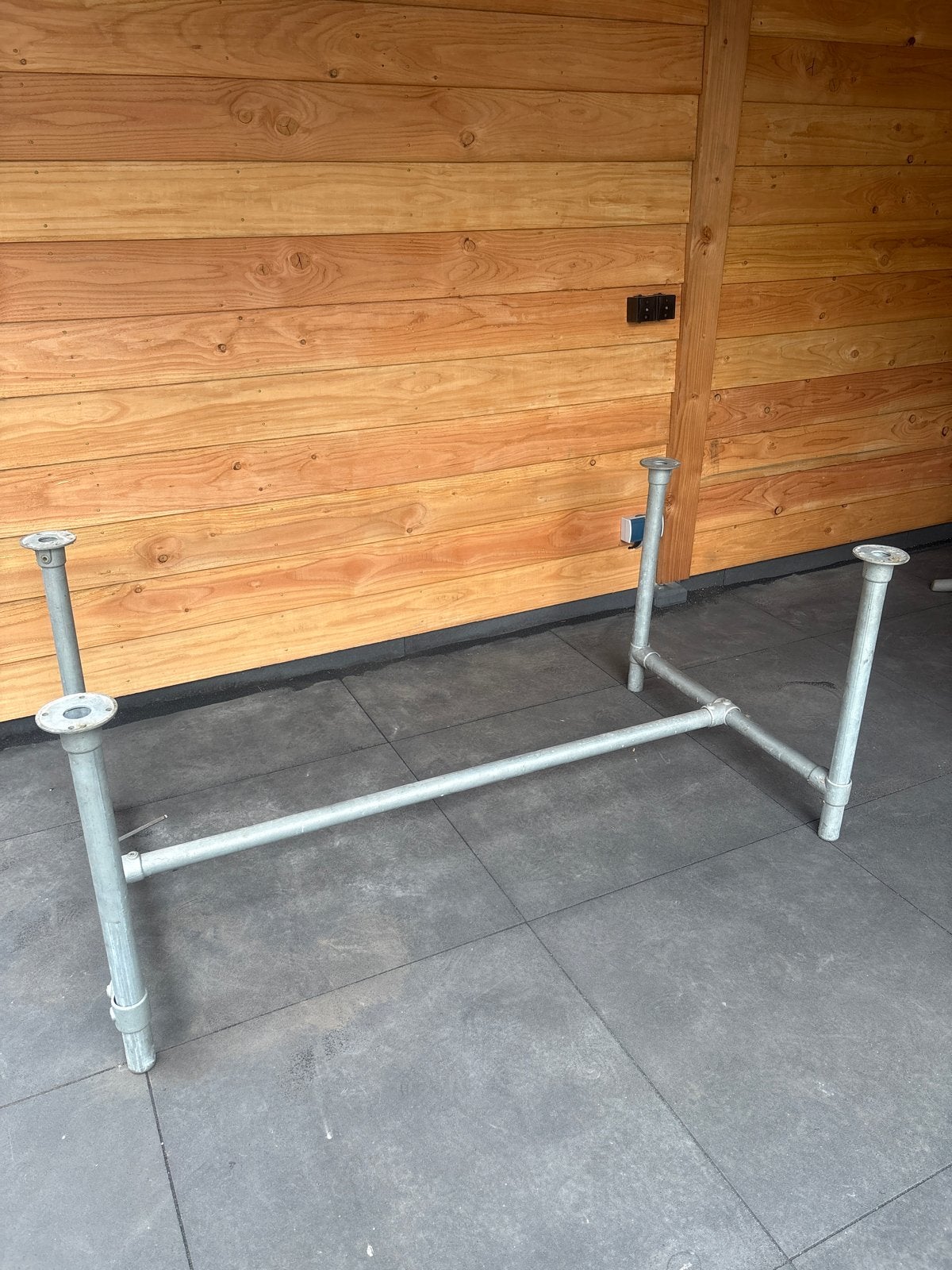 Stevige metalen tafelpoot onderstel voor diverse bladen, Ophalen, Tafelpoot, Gebruikt, 100 tot 150 cm
