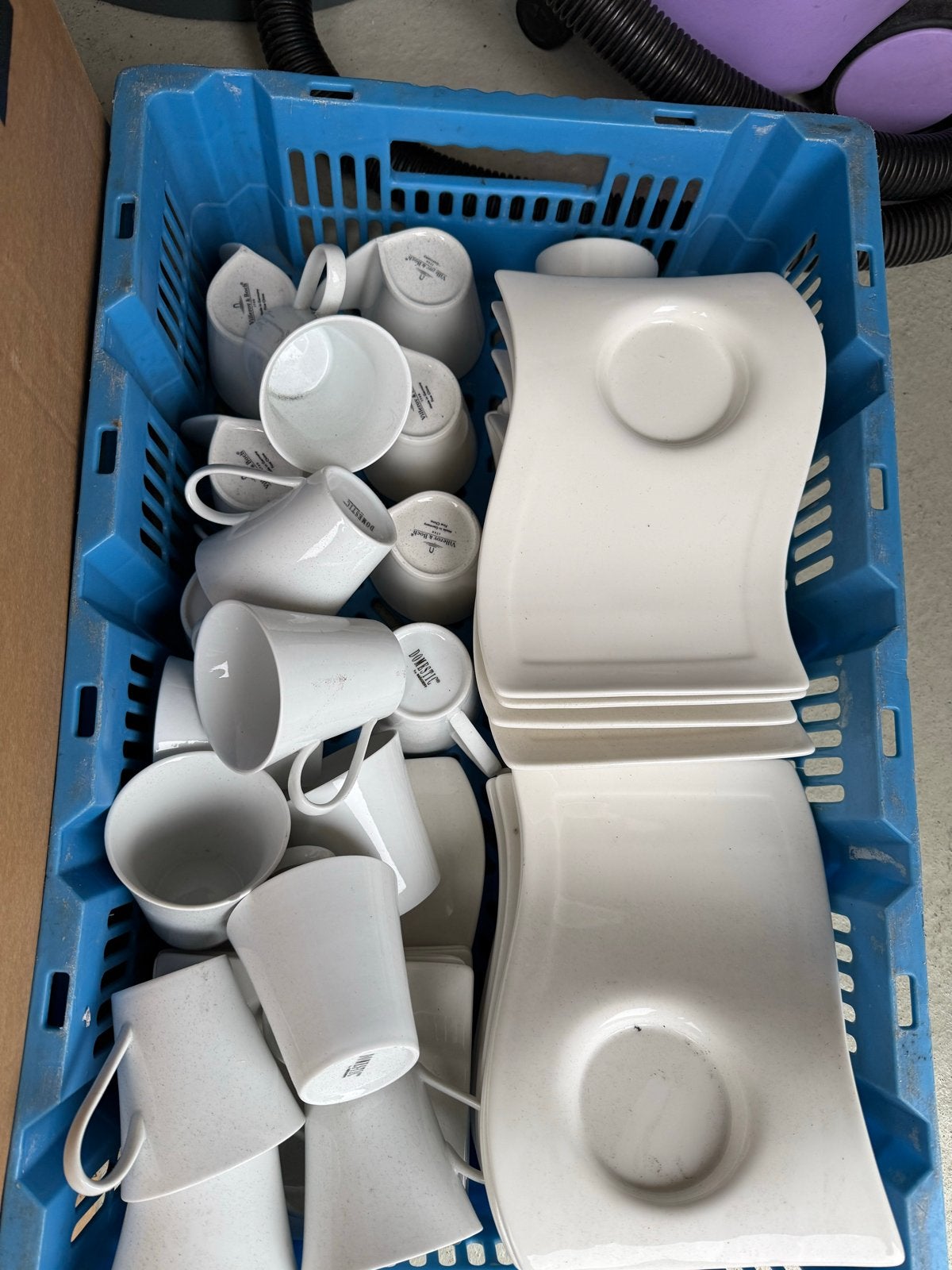 Nieuw witte kopjes en schotels - Villeroy & Boch en Domestic, Gebruikt, Villeroy & Boch, Ophalen of Verzenden, Modern