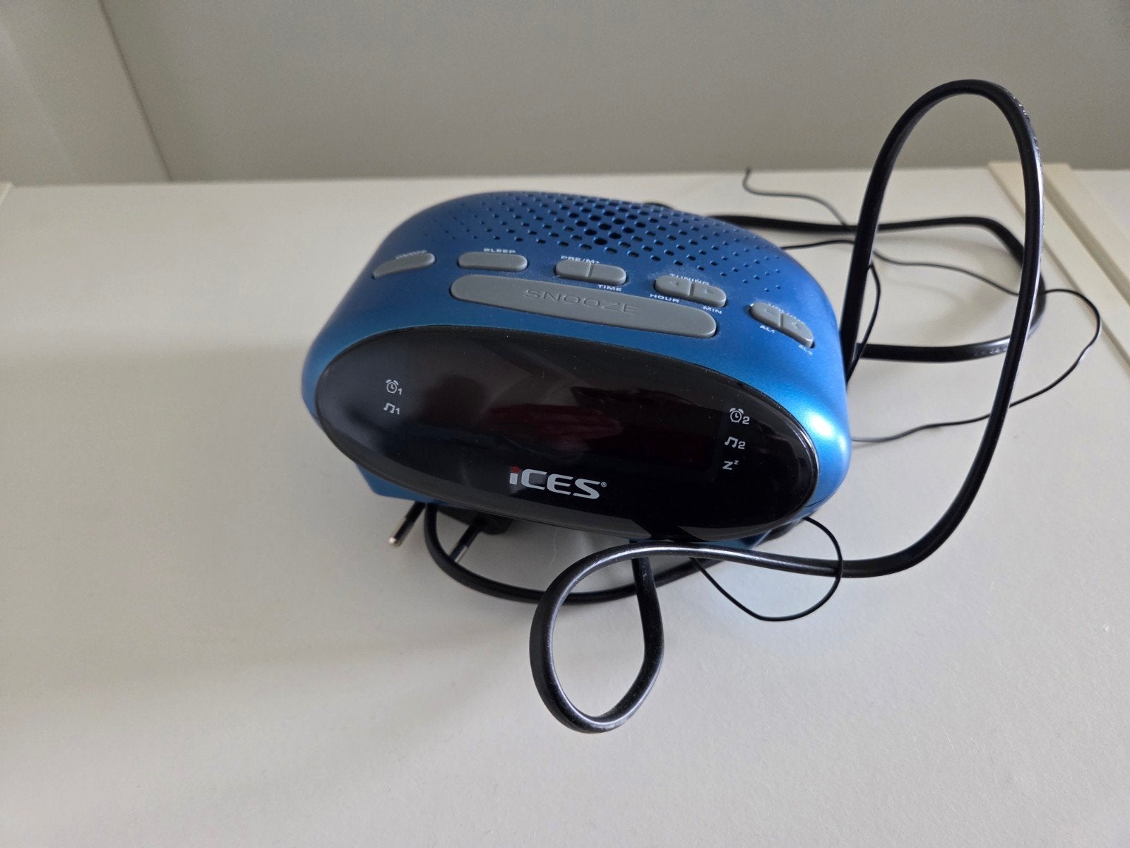 Ices Wekkerradio Blauw - Werkt op Batterij en Netstroom, Ophalen of Verzenden, Zo goed als nieuw, Overige typen