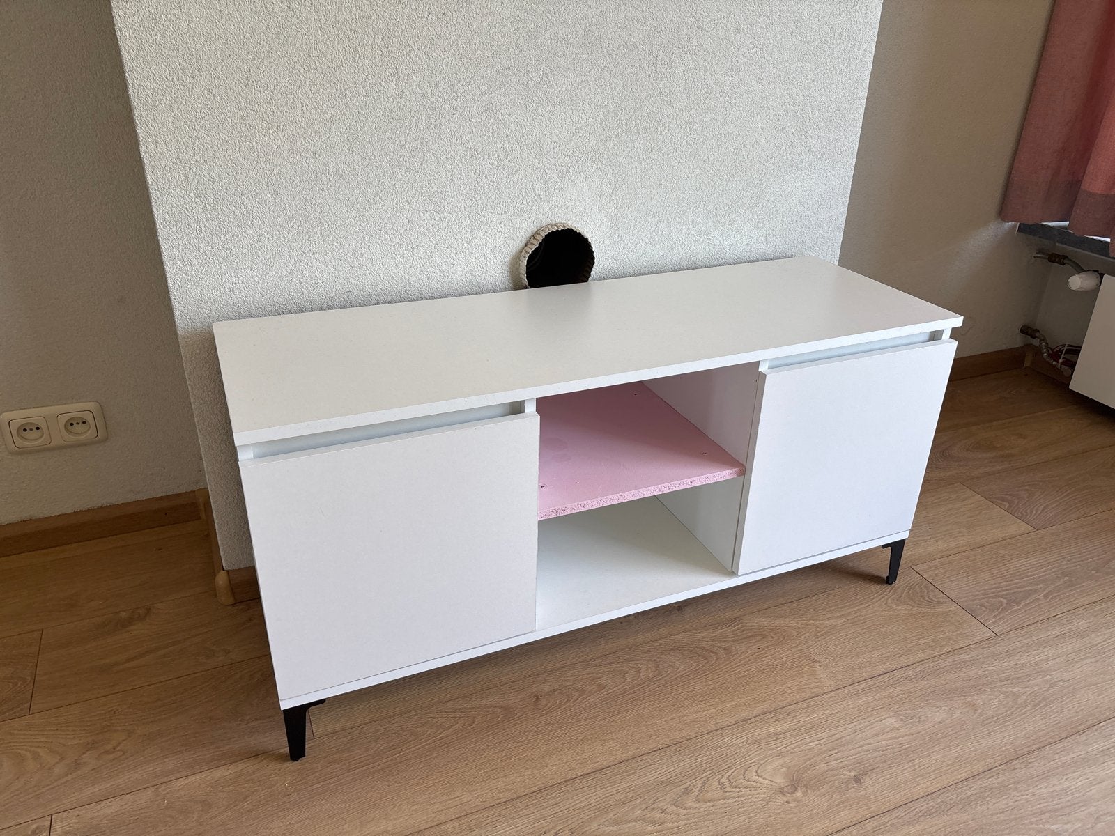 VidaXL TV Meubel Wit met Roze Accent, Ophalen, 100 tot 150 cm, Zo goed als nieuw, Minder dan 100 cm