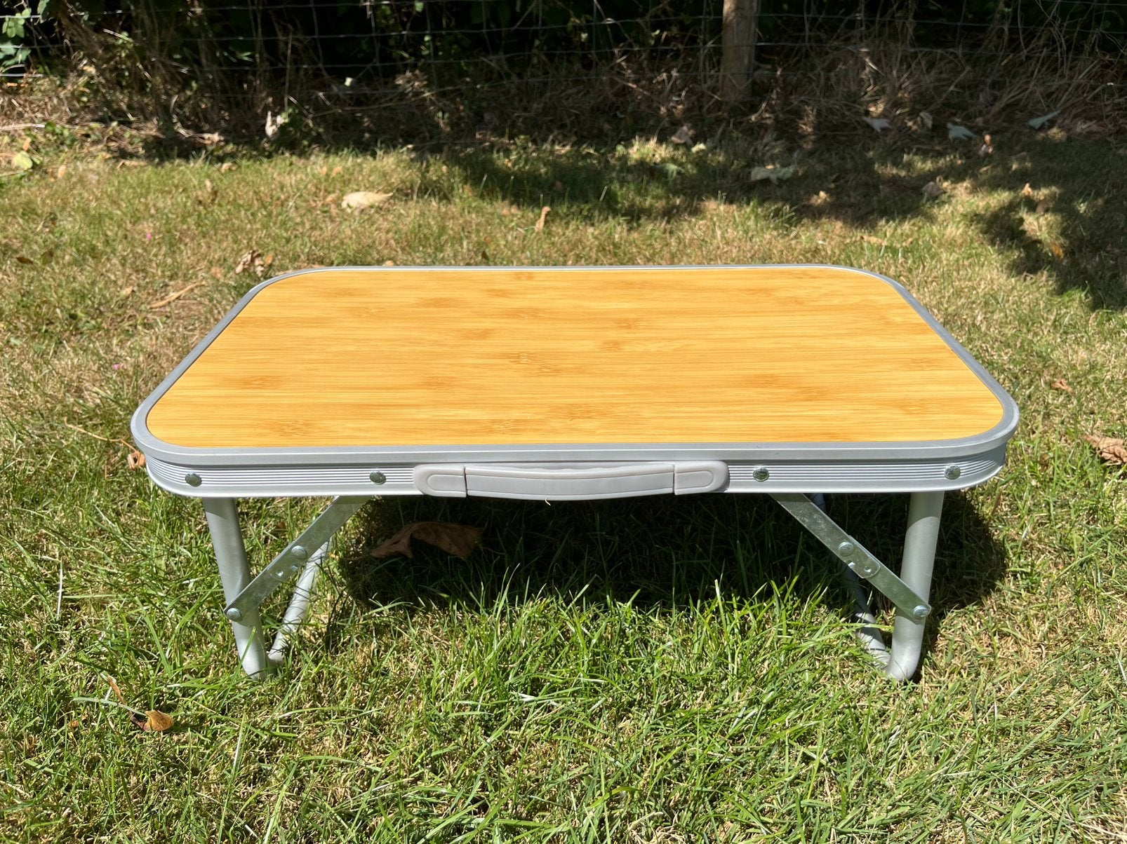 Superlicht inklapbaar campingtafeltje met handvat, Ophalen of Verzenden, Zo goed als nieuw