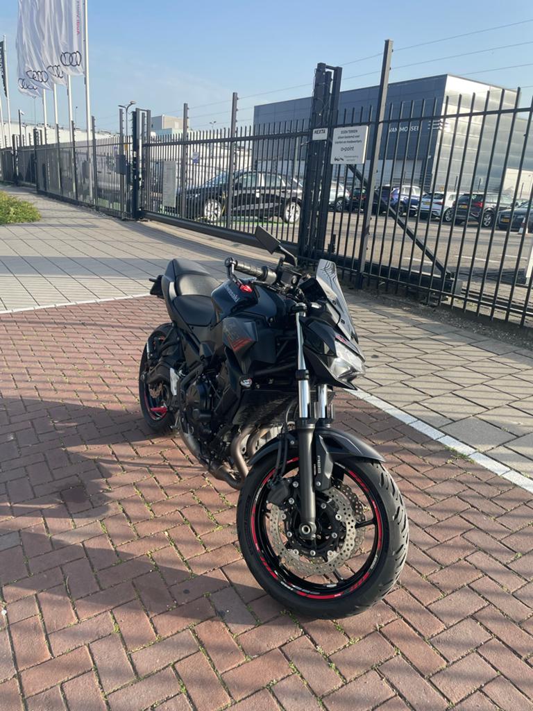 Kawasaki Z650 A2- Sportieve Naked Bike met Akrapovic uitlaat, 2 cilinders, 649 cc, Gebruikt, Particulier