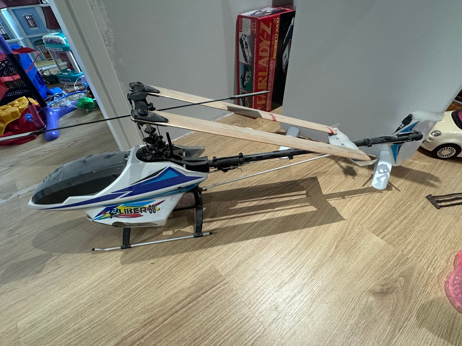Kyosho Caliber 30 RC Helikopter met Futaba FX-18, Hobby en Vrije tijd, Ophalen, Gebruikt, Nitro, Helikopter