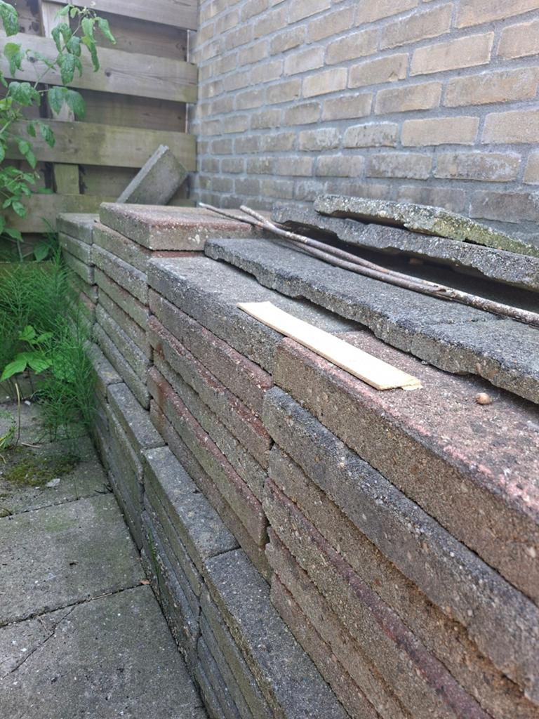 Partij gebruikte tuintegels: 24x 50x50cm en 80x 30x30cm, Ophalen, Gebruikt, 40 tot 60 cm, 10 m² of meer