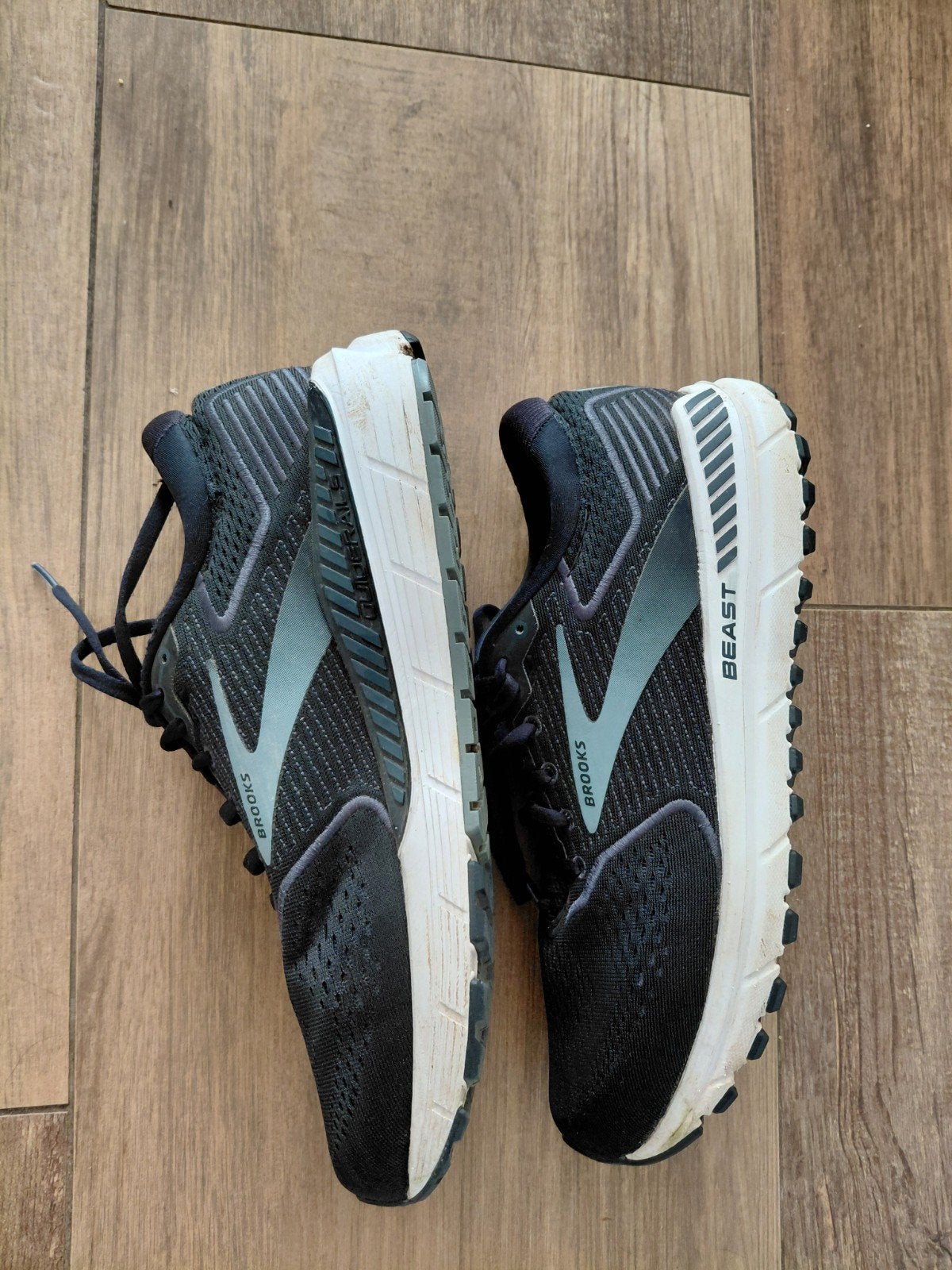 Brooks Beast mt 44 hardloopschoenen, Sport en Fitness, Loopsport en Atletiek, Ophalen of Verzenden, Zo goed als nieuw, Hardloopschoenen