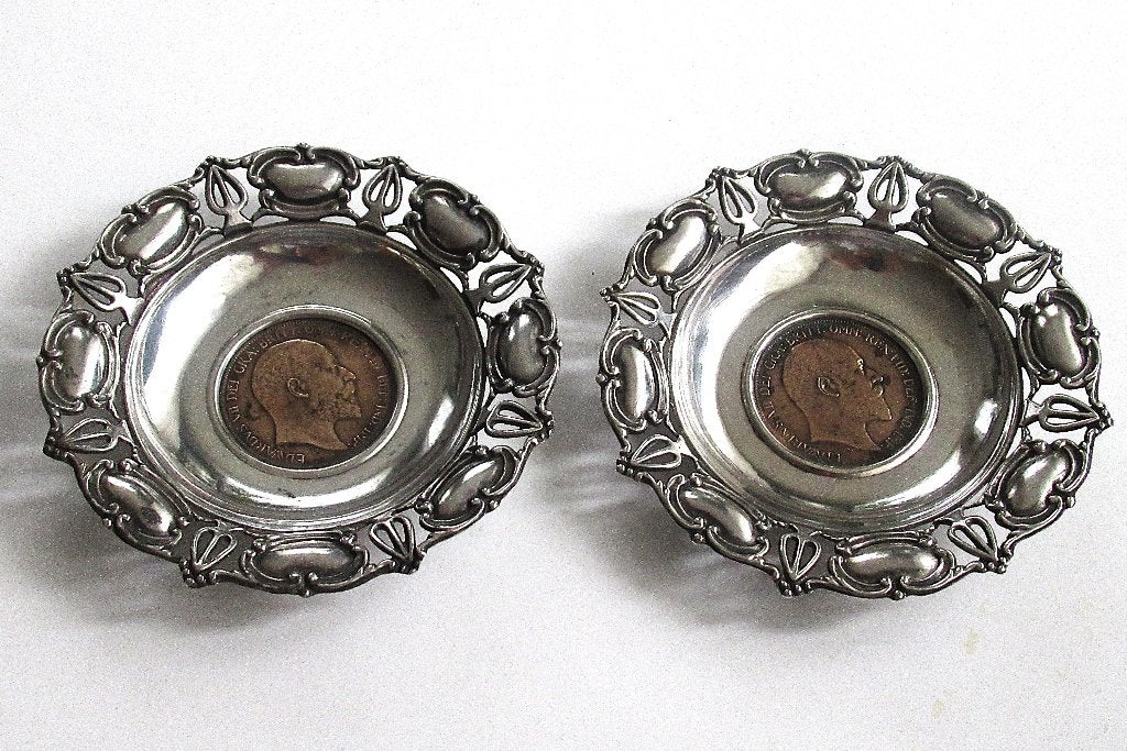 Antiek twee zilveren schatjes met Edward VII penny munt 1901, Ophalen of Verzenden, Zilver