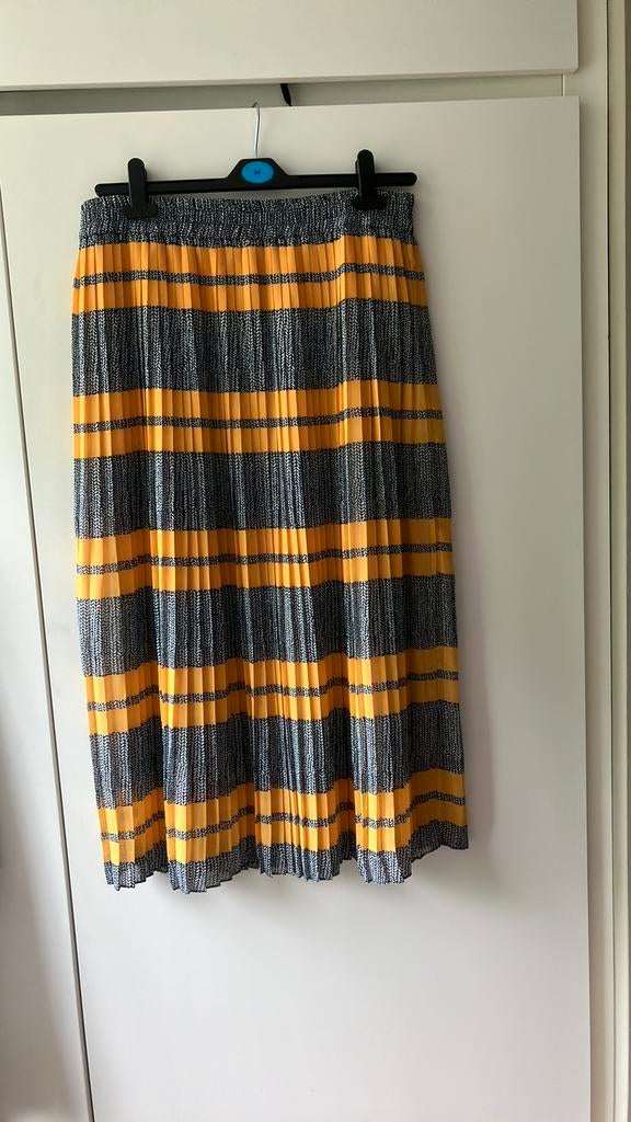 Norr. Blauw met gele midi plissé rok. Deens design. Maat L, Kleding | Dames, Rokken, Blauw, Maat 42/44 (L), Ophalen of Verzenden