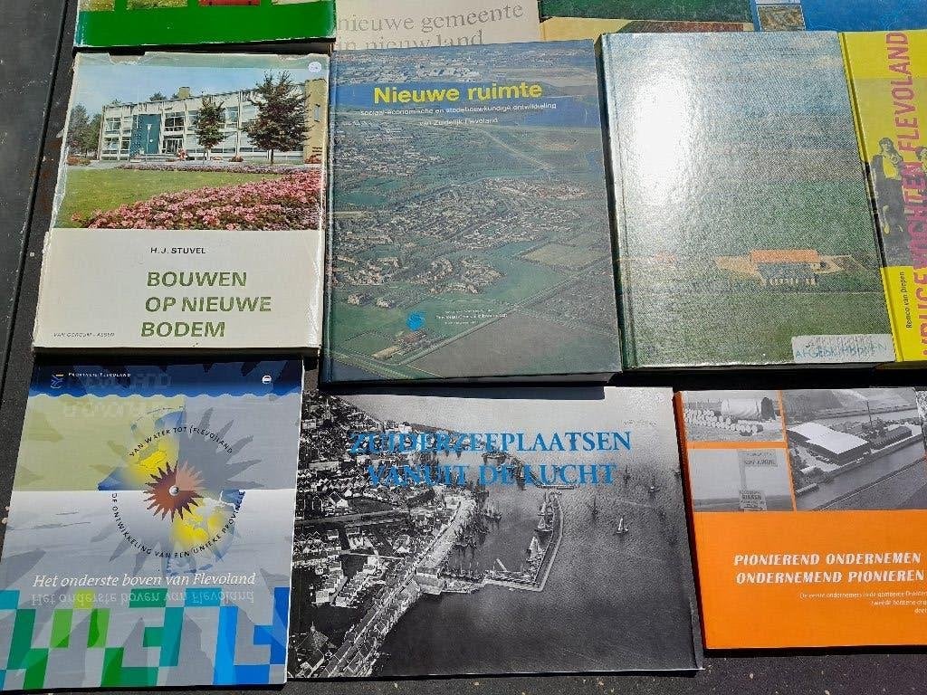 16 boeken die de geschiedenis van de Flevopolder beschrijfen, Diverse auteurs, Ophalen of Verzenden, 20e eeuw of later, Gelezen