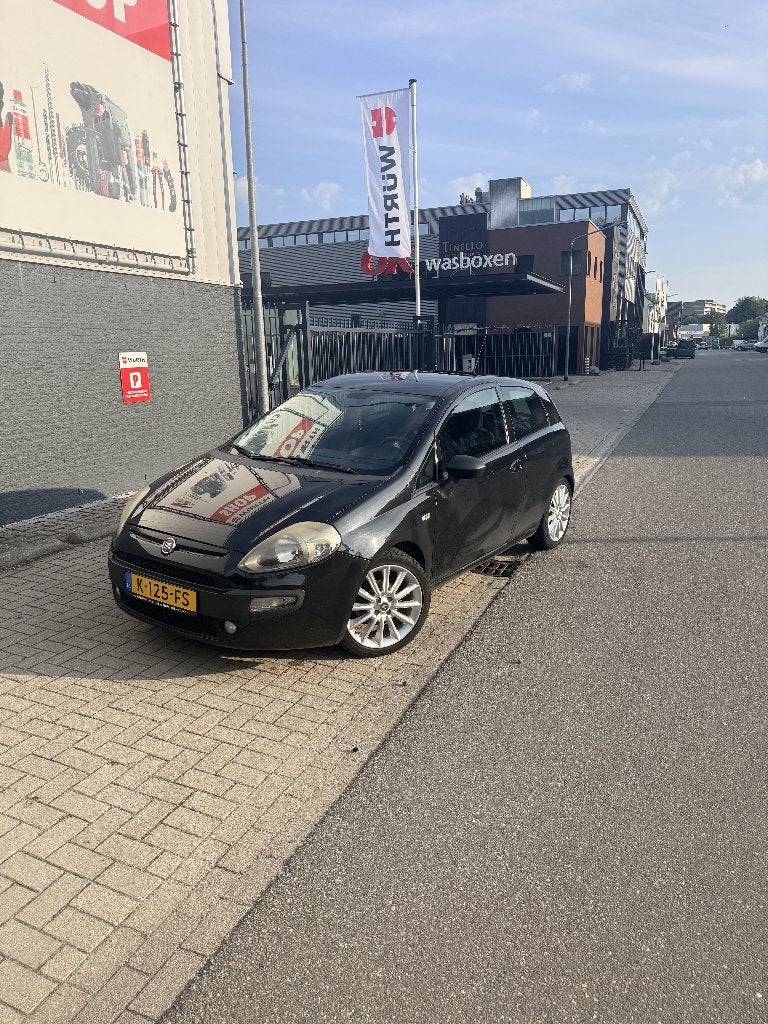 Fiat Punto Evo 1.4 Benzine | 2011 | Zwart |, Voorwielaandrijving, Start-stop-systeem, 40 €/maand, 400 kg