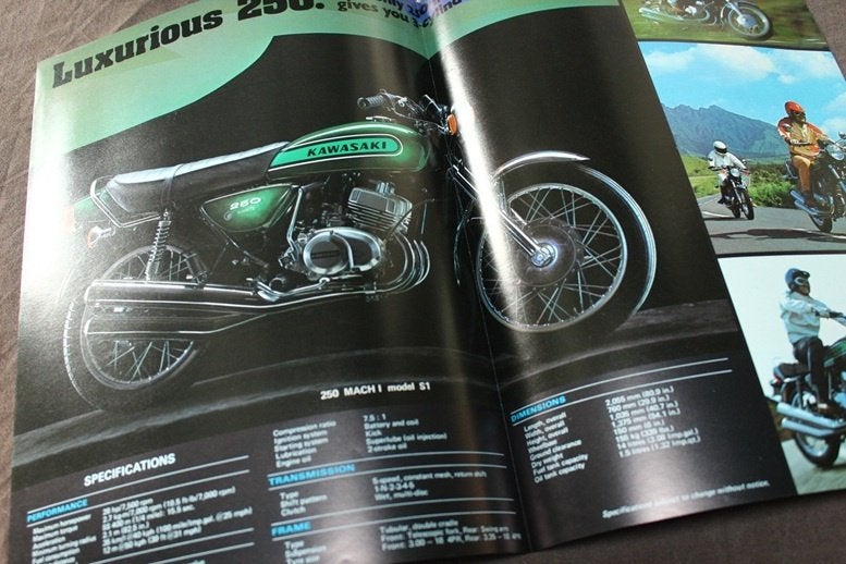 Kawasaki 250 Mach I S1 motorfiets verkoop folder, Motoren, Handleidingen en Instructieboekjes, Ophalen of Verzenden, Kawasaki
