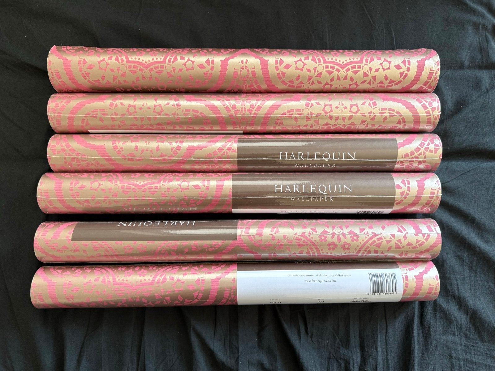 Harlequin Wallpaper - Roze/Goud met Ornamentaal Patroon, Huis en Inrichting, Stoffering | Behang, Ophalen, Ornamentaal, Overige merken