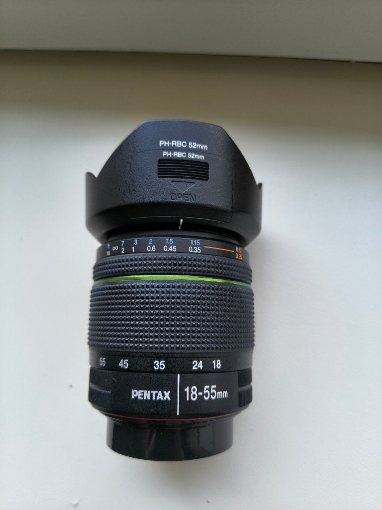Pentax 18-55mm AL WR lens met zonnekap, Audio, Tv en Foto, Fotografie | Lenzen en Objectieven, Gebruikt, Standaardlens, Pentax K-mount