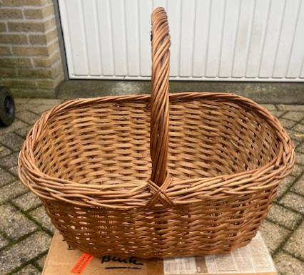 rieten mand Ovaal, Huis en Inrichting, Woonaccessoires | Schalen en Manden, Mand, Rond, Ophalen of Verzenden, Zo goed als nieuw