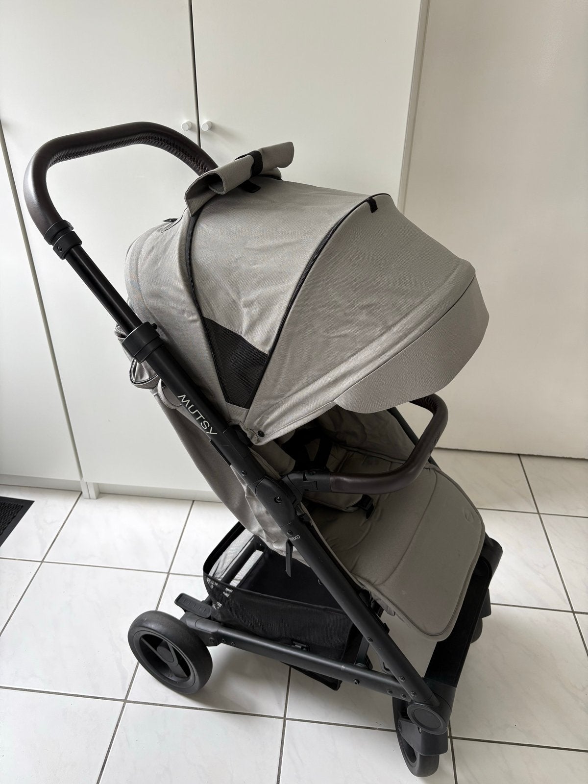 Kinderwagen Mutsy Nexo incl. voetenzak & regenhoes!, Verstelbare duwstang, Zo goed als nieuw, Mutsy, Ophalen