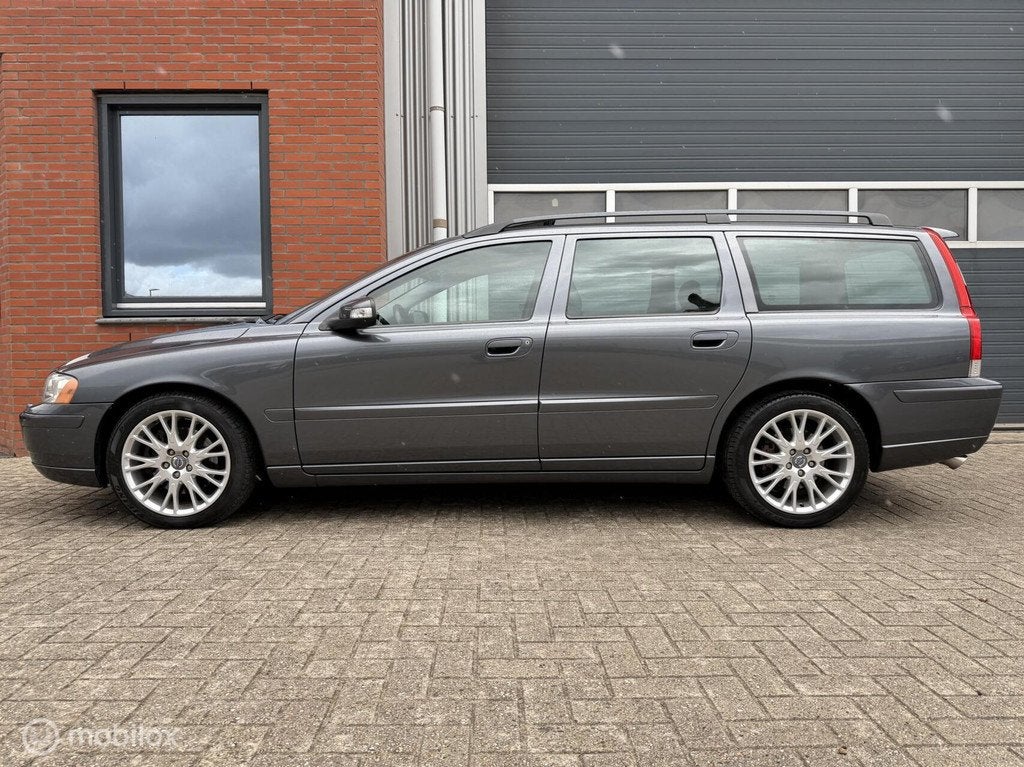 Volvo V70 2.5T Aut. Edition Sport - dealer o.h. - schuifdak, Auto's, Volvo, 2521 cc, 209 pk, Euro 4, Zilver of Grijs