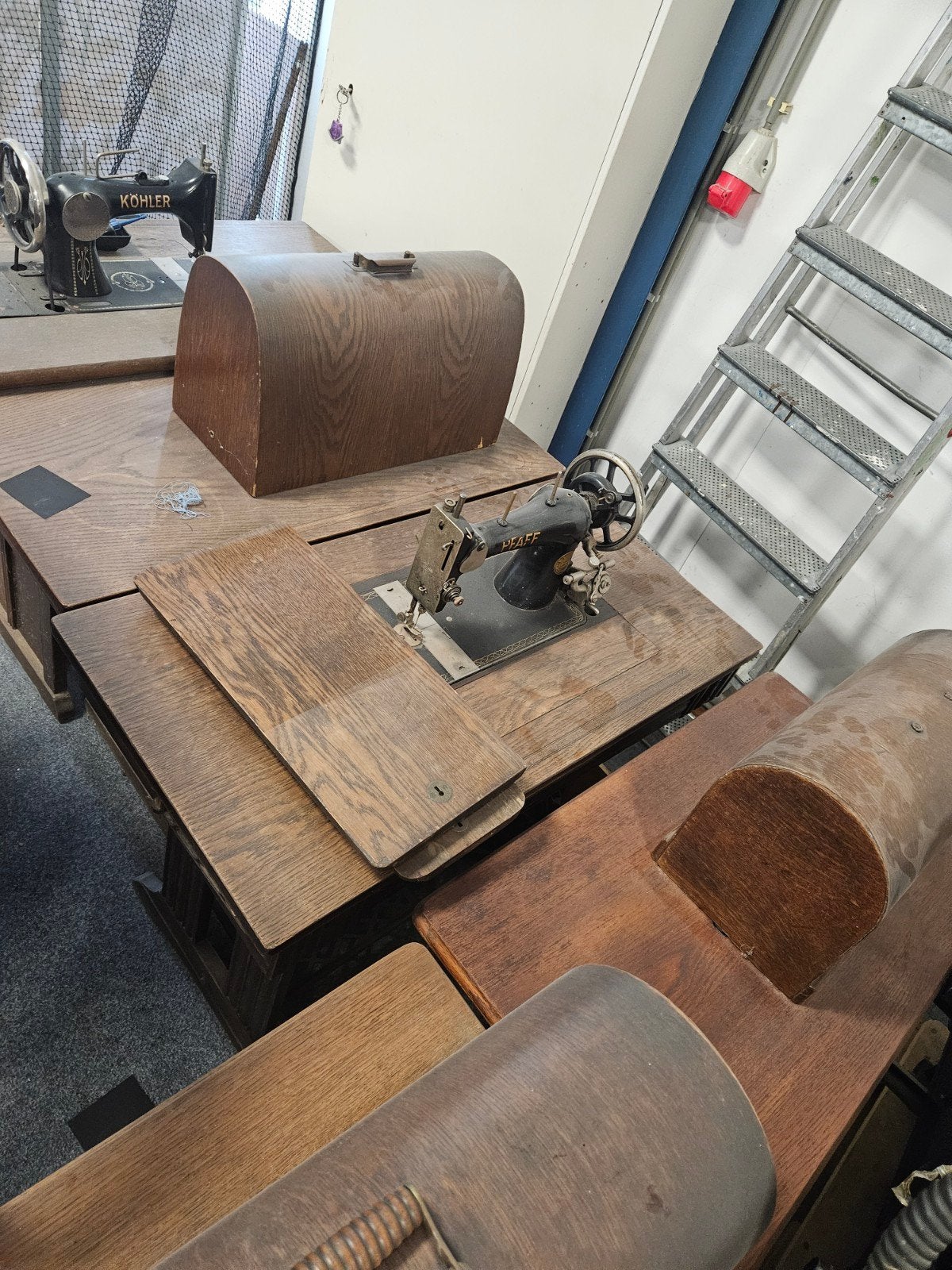 verzameling oude naaimachines, Ophalen