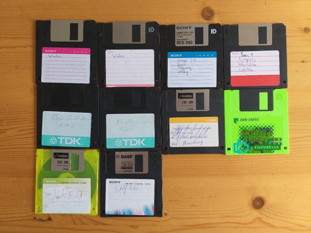 Diskettes 3,5 inch met spelletjeskopiën 80-er en 90-er jaren, Computers en Software, Ophalen of Verzenden, Overige merken