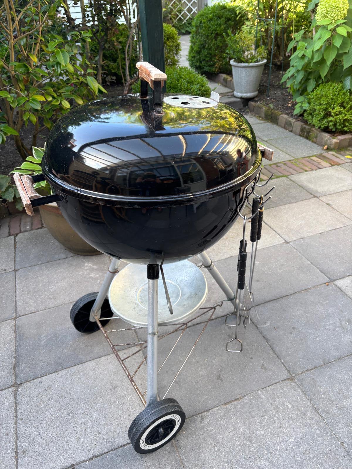 Weber houtskool barbecue op wielen met accessoires zwart, Tuin en Terras, Ophalen, Zo goed als nieuw, Met accessoires