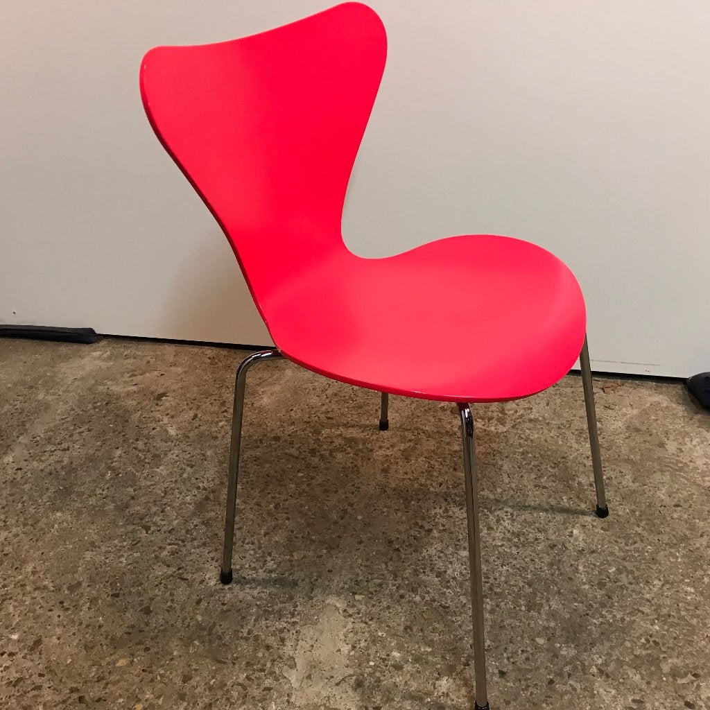 Fritz Hansen 3107 vlinder stoel   Neon Pink Limited edition, Overige kleuren, Ophalen of Verzenden, Nvt, Eén
