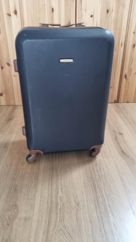 Grote koffer van Liv - kapot handvat, Sieraden, Tassen en Uiterlijk, Koffers, Gebruikt, Hard kunststof, 35 tot 45 cm, Wieltjes