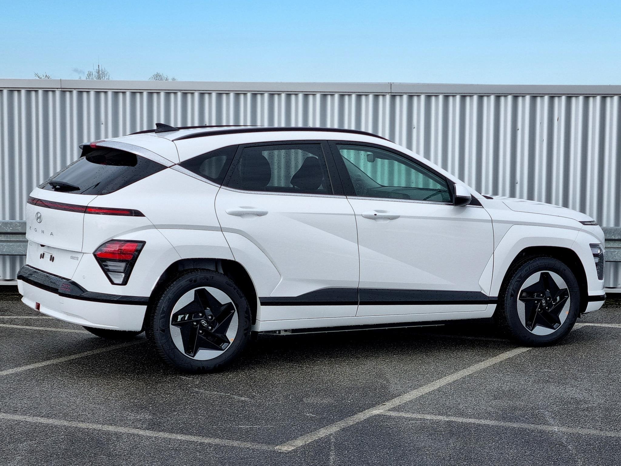 Hyundai KONA Electric Comfort Smart 65.4 kWh WVB / Navigatie, Auto's, 750 kg, Automatische klimaatregeling, Wit, Kona
