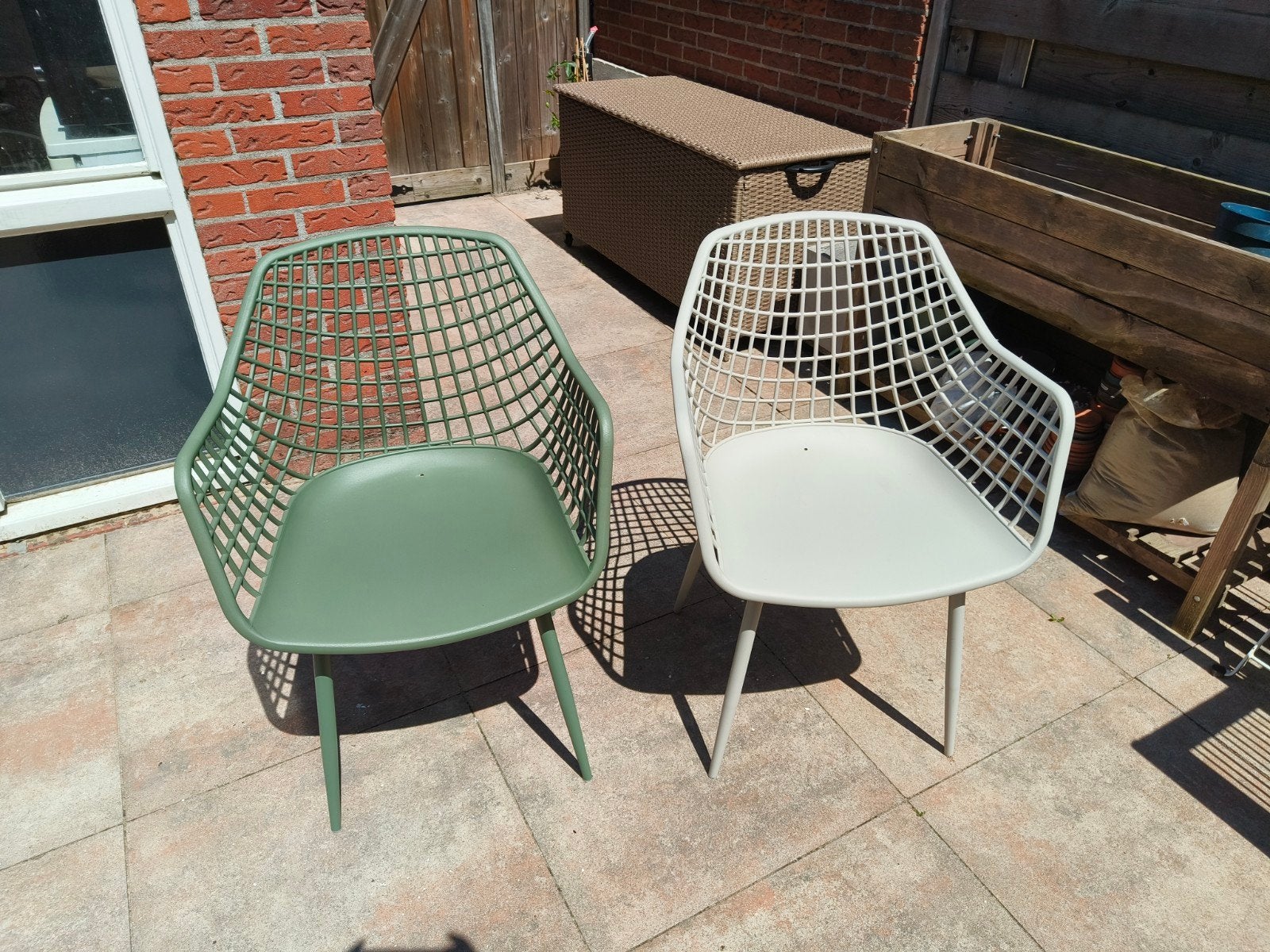 Twee nieuwe stoelen, nog in verpakking - binnen/buiten, Ophalen, Kunststof, Twee, Overige kleuren