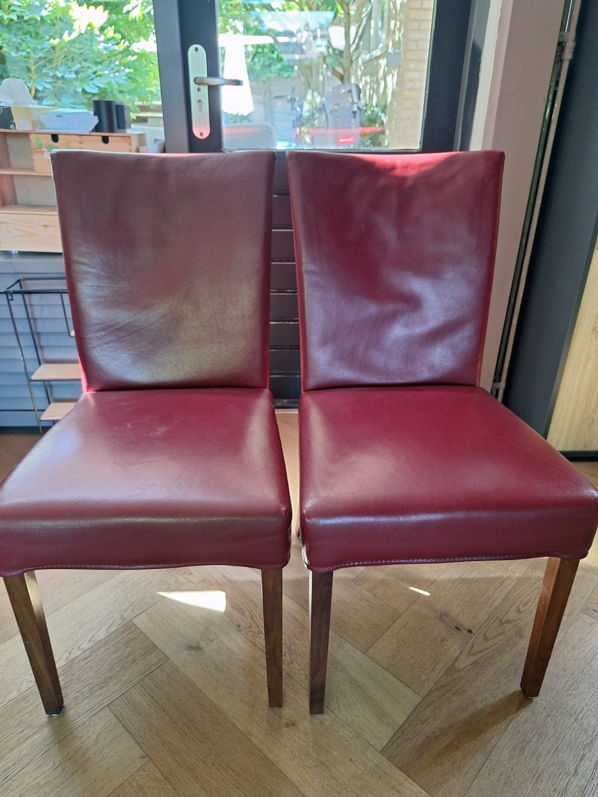 Twee leren eetkamerstoelen bordeauxrood, Ophalen, Gebruikt, Twee, Leer