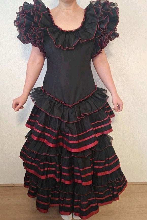 Orginele hoge kwaliteit Flamenco jurk zwart met rood ruches, Zwart, Maat 42/44 (L), Ophalen of Verzenden, Onder de knie