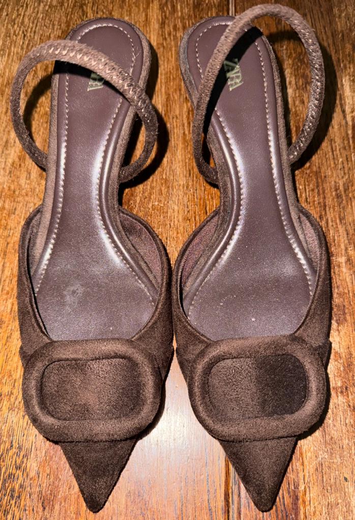 Gratis:Donkerbruine slingbacks van Zara maat 35, Ophalen, Zo goed als nieuw, Bruin