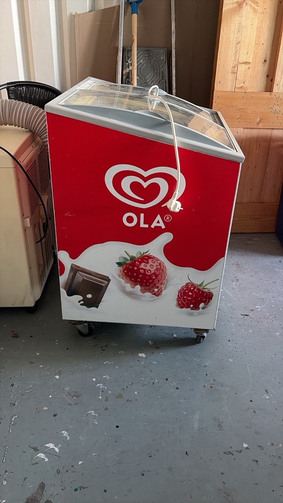 Ola ijsvriezer met glazen schuifdeksel, Gebruikt, 60 cm of meer, 100 tot 150 liter, Met aparte vriezer