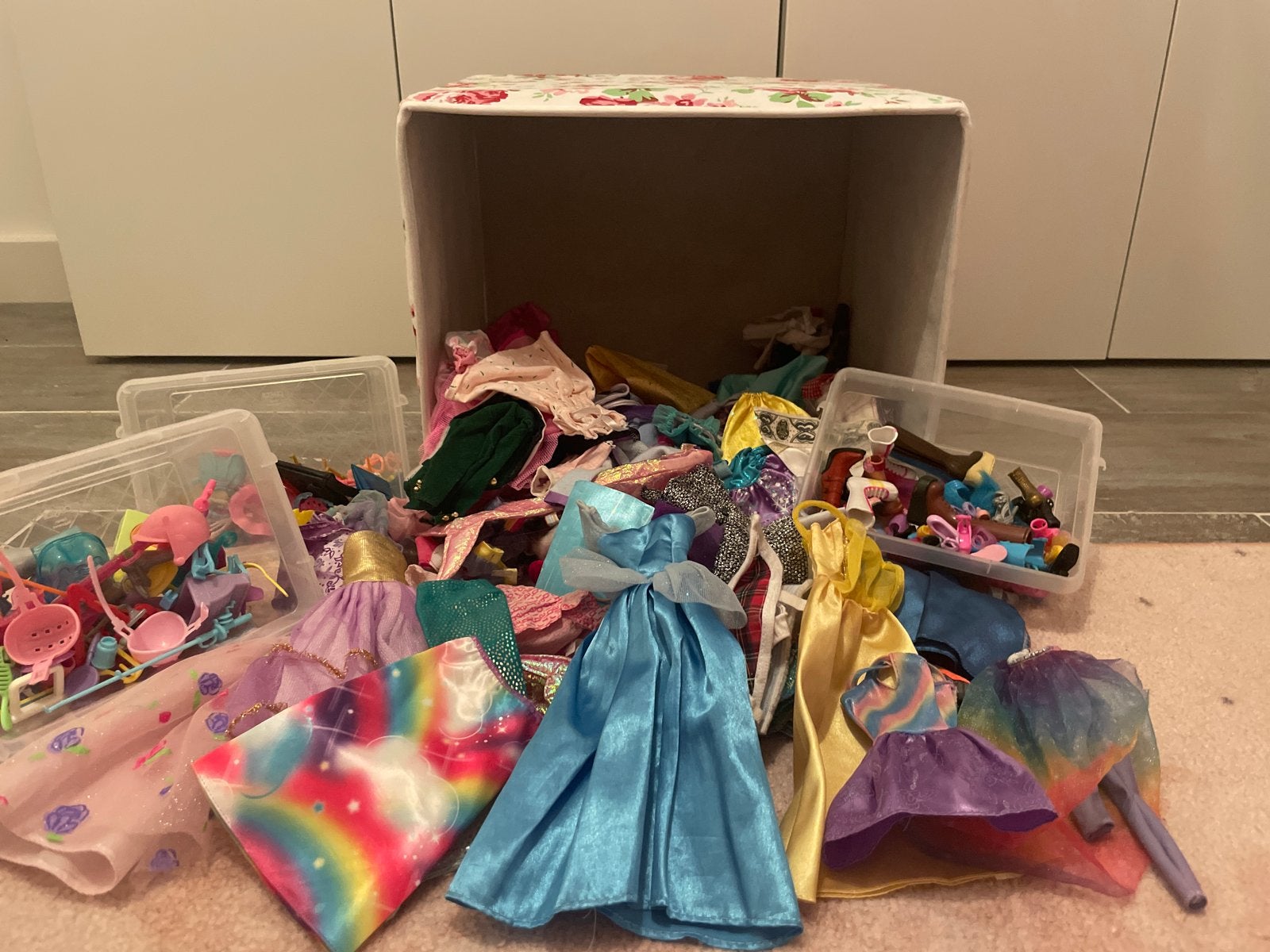 Bak barbiekleding en accesoires, Kinderen en Baby's, Speelgoed | Poppen, Ophalen of Verzenden