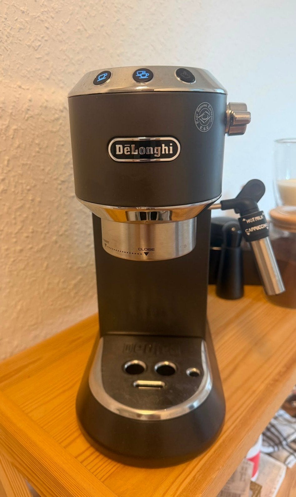 De'Longhi Dedica EC685 espressomachine + accessoires, Ophalen, Espresso apparaat, Gemalen koffie, Zo goed als nieuw