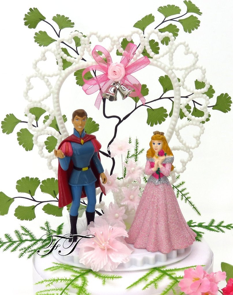 Zeer leuke Aurora en Prins phillip taart topper., Ophalen of Verzenden, Nieuw, Versiering, Geboorte of Huwelijk