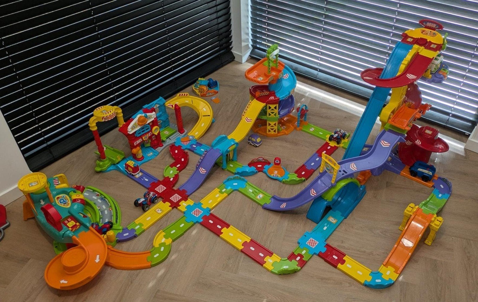Grote set VTech Toet Toet Auto, Ophalen, Zo goed als nieuw, 2 tot 4 jaar