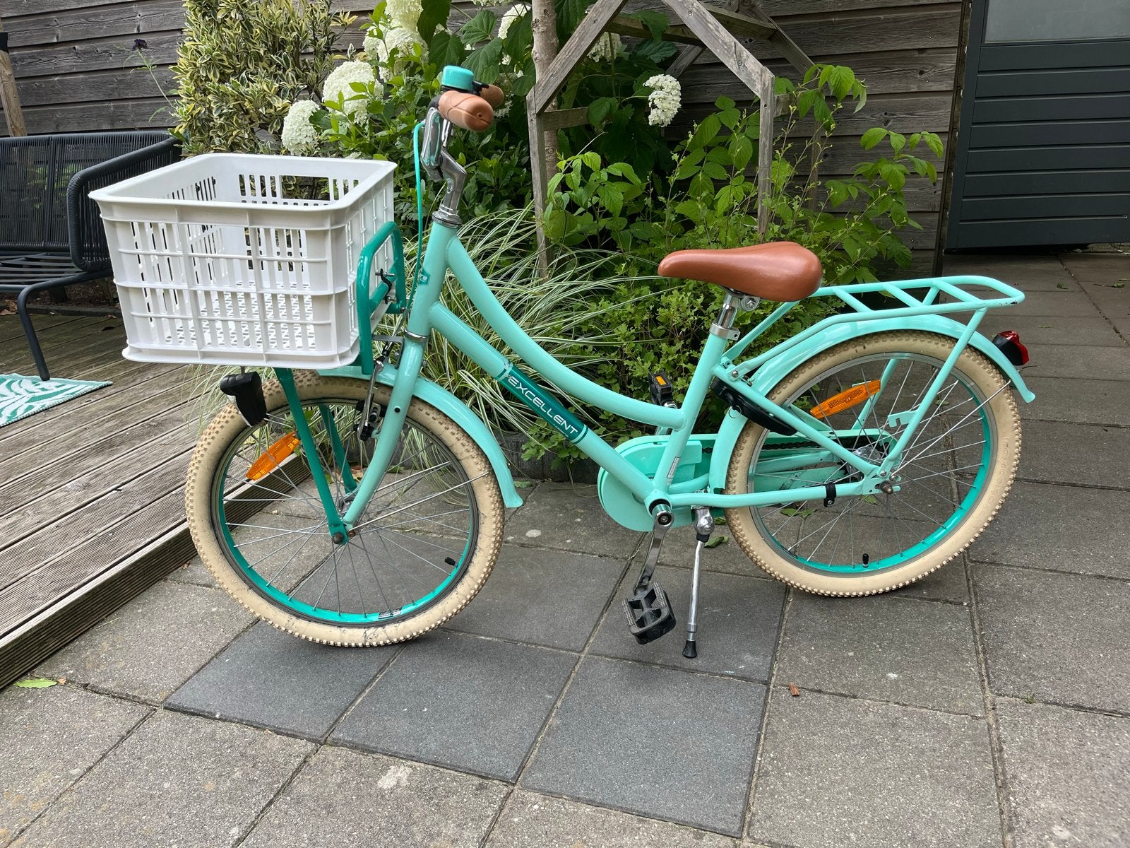 Kinderfiets Volare Excellent 20 inch met witte krat, Ophalen, Zo goed als nieuw, Terugtraprem, 16 tot 20 inch