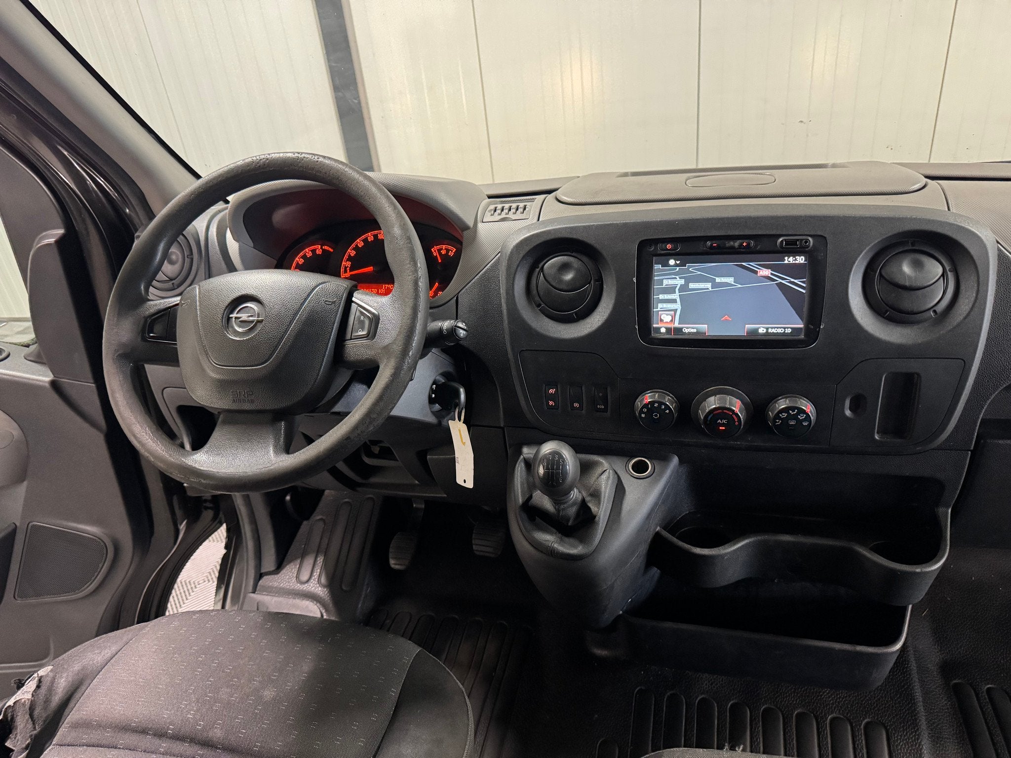Opel Movano 2.3 CDTI | L2H3 3-Pers | Airco | Cruise | Navi |, Auto's, 136 pk, Gebruikt, 4 cilinders, Zwart