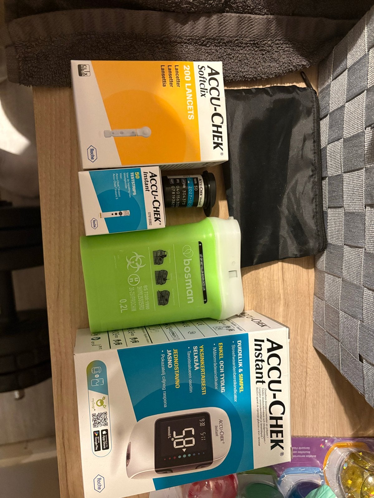 Accu-Chek Instant Diabetestestkit met toebehoren, Ophalen of Verzenden, Zo goed als nieuw, Overige typen