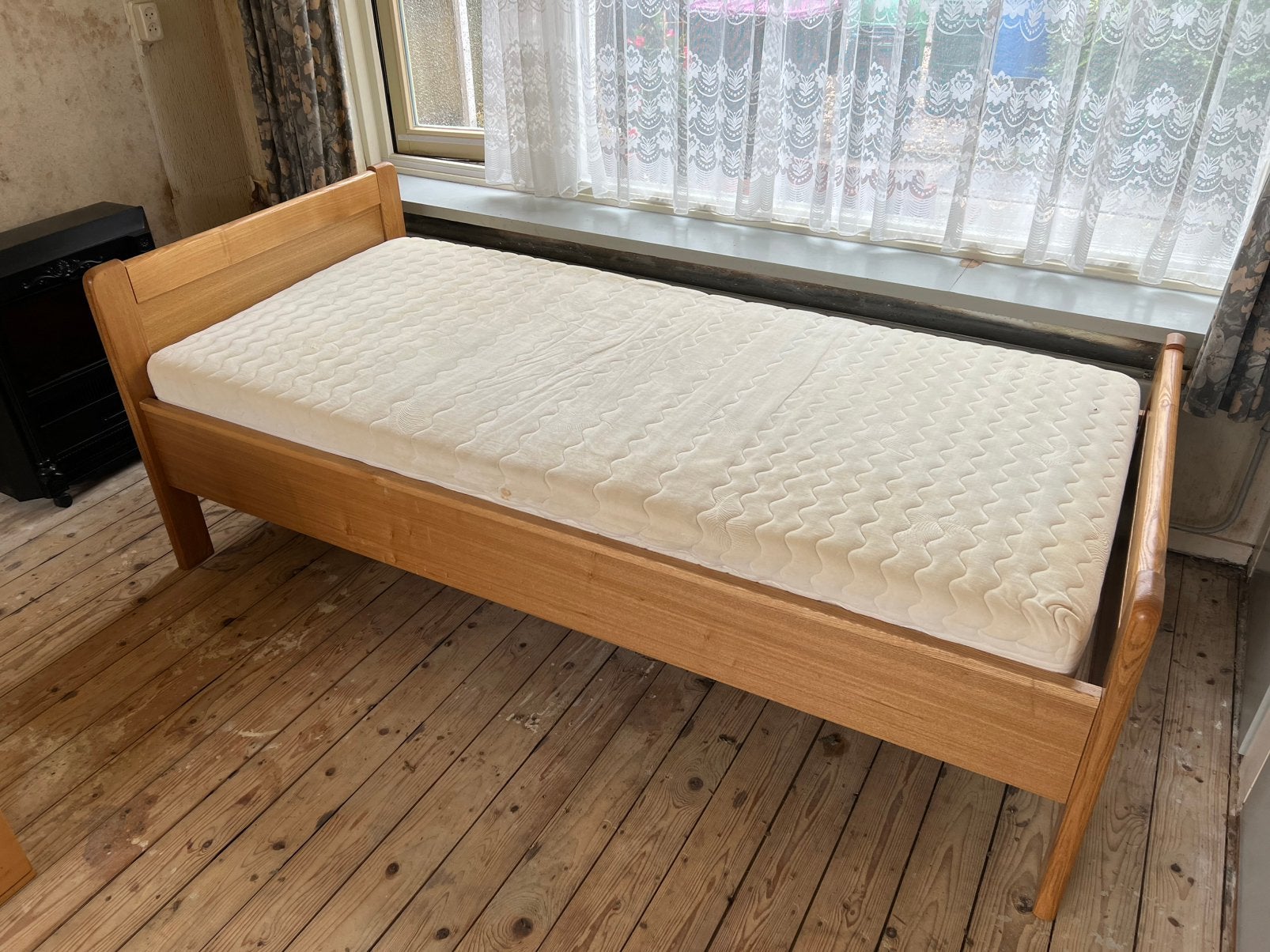 Te Koop : Blank Eiken 1 - Persoons Bed Compleet Matras Bodem, Ophalen