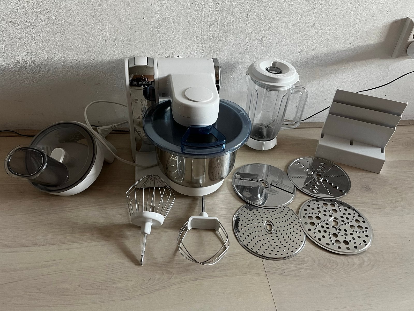 Bosch Keukenmachine met Blender en Diverse Accessoires, Gebruikt, 1 tot 2 liter, 3 snelheden of meer, Ophalen of Verzenden