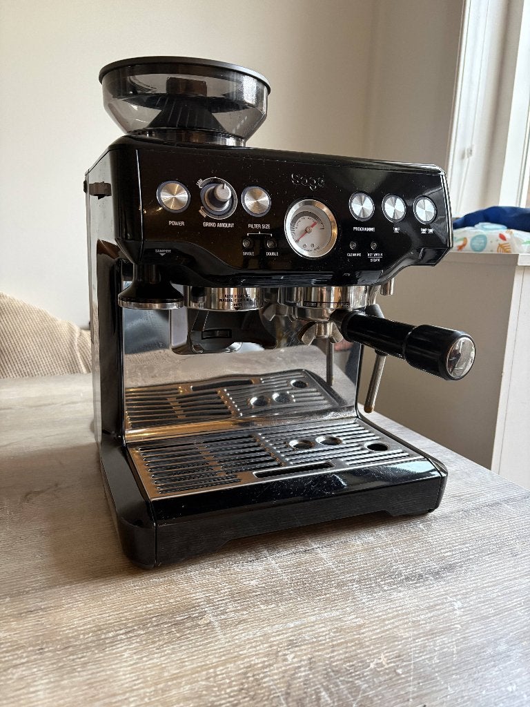 Foto 3 van Sage Barista Express + accessoires | goed onderhouden