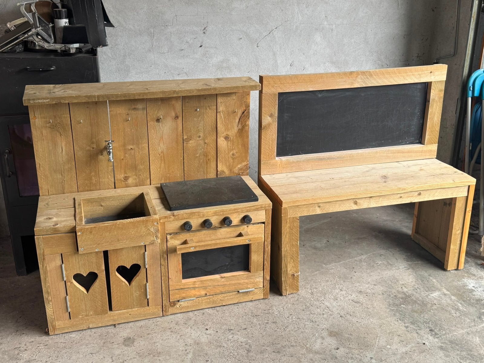 Steigerhouten keuken en krijtbord tafel, Kinderen en Baby's, Speelgoed | Buiten | Zandbakken, Ophalen, Zo goed als nieuw