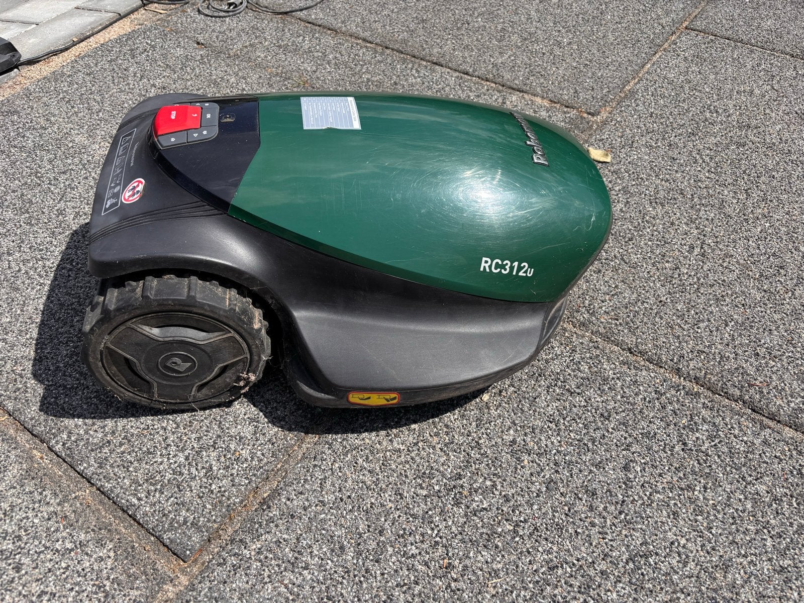 Robomow RC312u robotmaaier met garage en laadstation, Ophalen, Cirkelmaaier, Gebruikt, Robomow