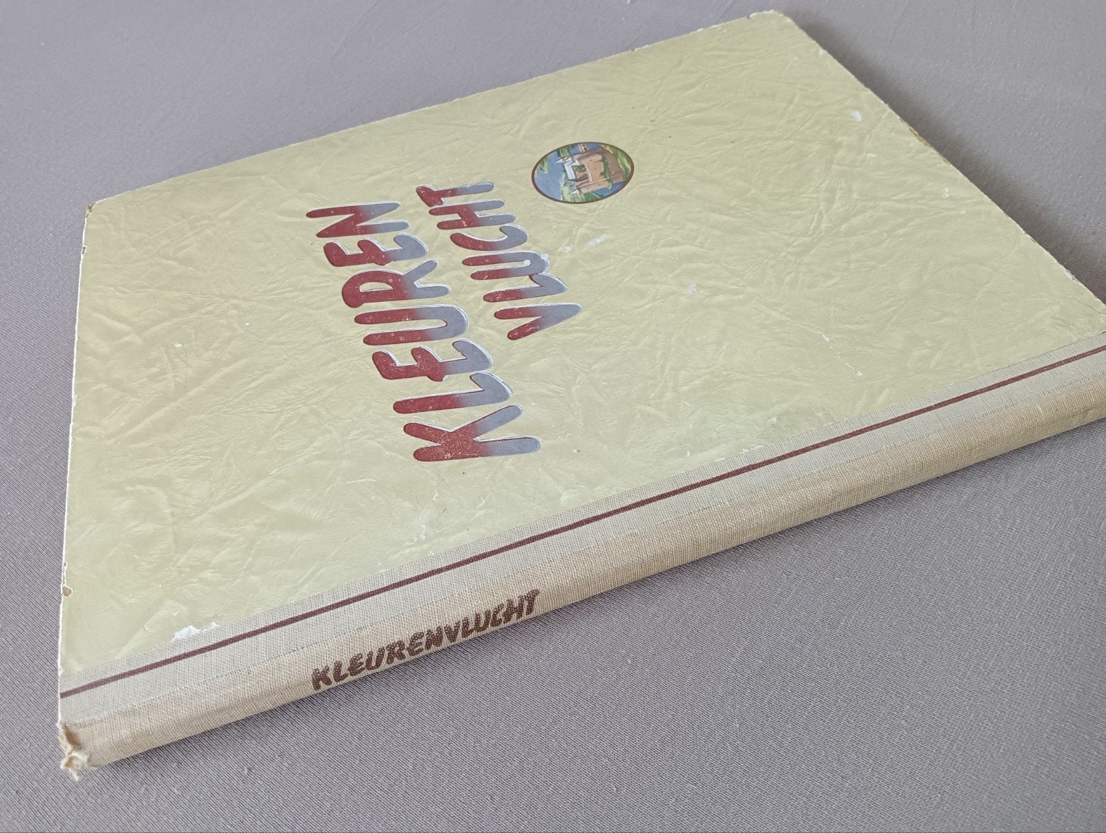 Plaatjesalbum Kleuren vlucht,oa over de NL luchtvaart, Ophalen of Verzenden, Gelezen, Plaatjesalbum