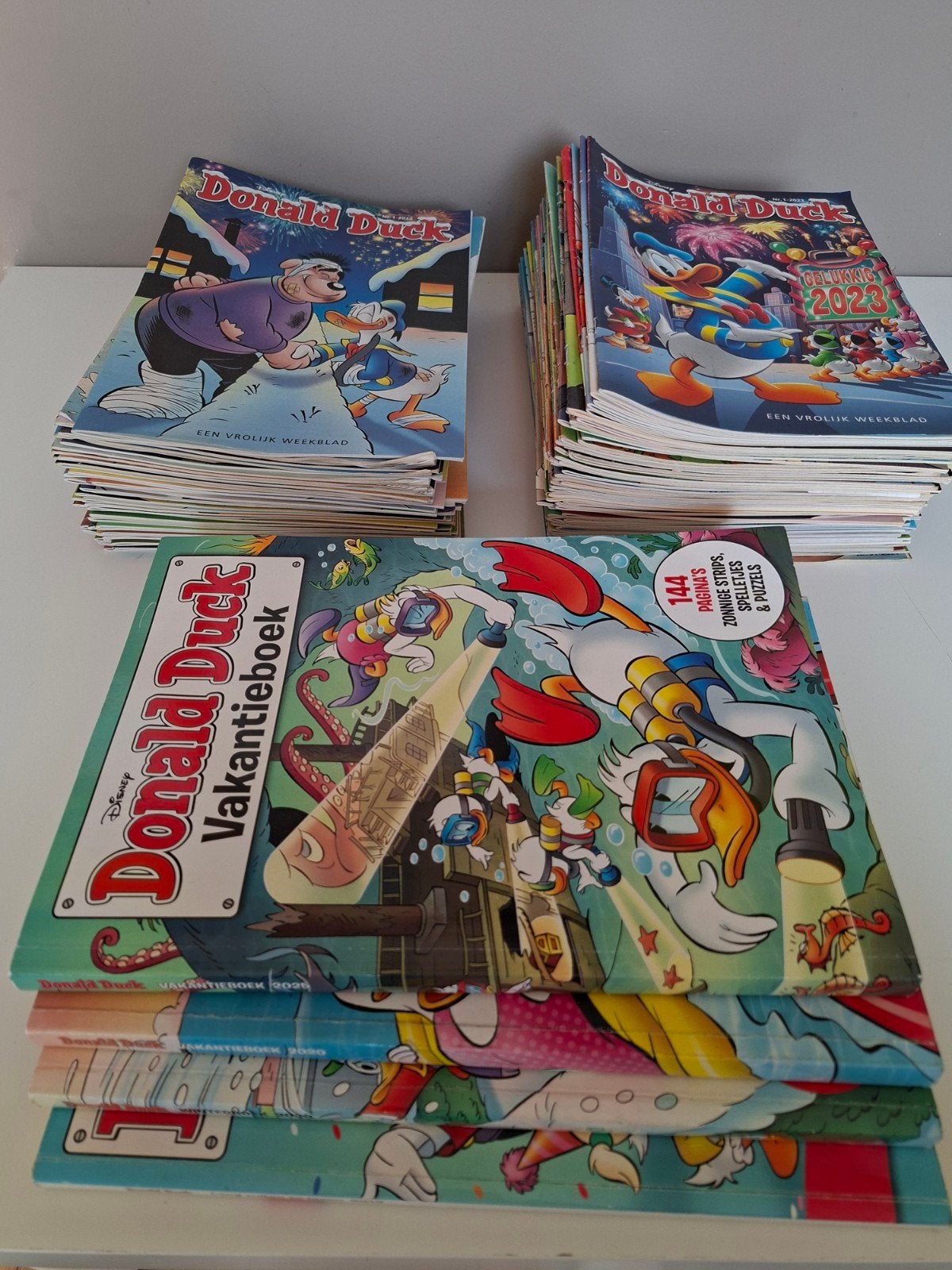 Donald Duck weekbladen 2023 compleet, 2024 (1-39) + extra, Complete serie of reeks, Ophalen of Verzenden, Zo goed als nieuw, Donald Duck